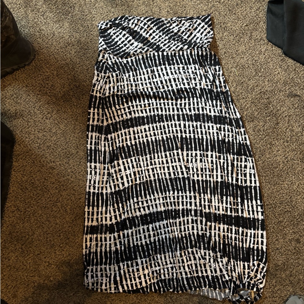 Chic Black and White Strapless Dress